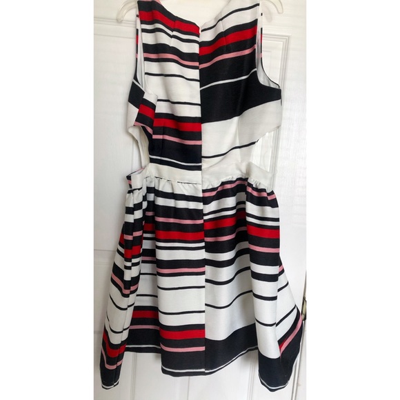 Multi colored Dress. - Picture 2 of 5